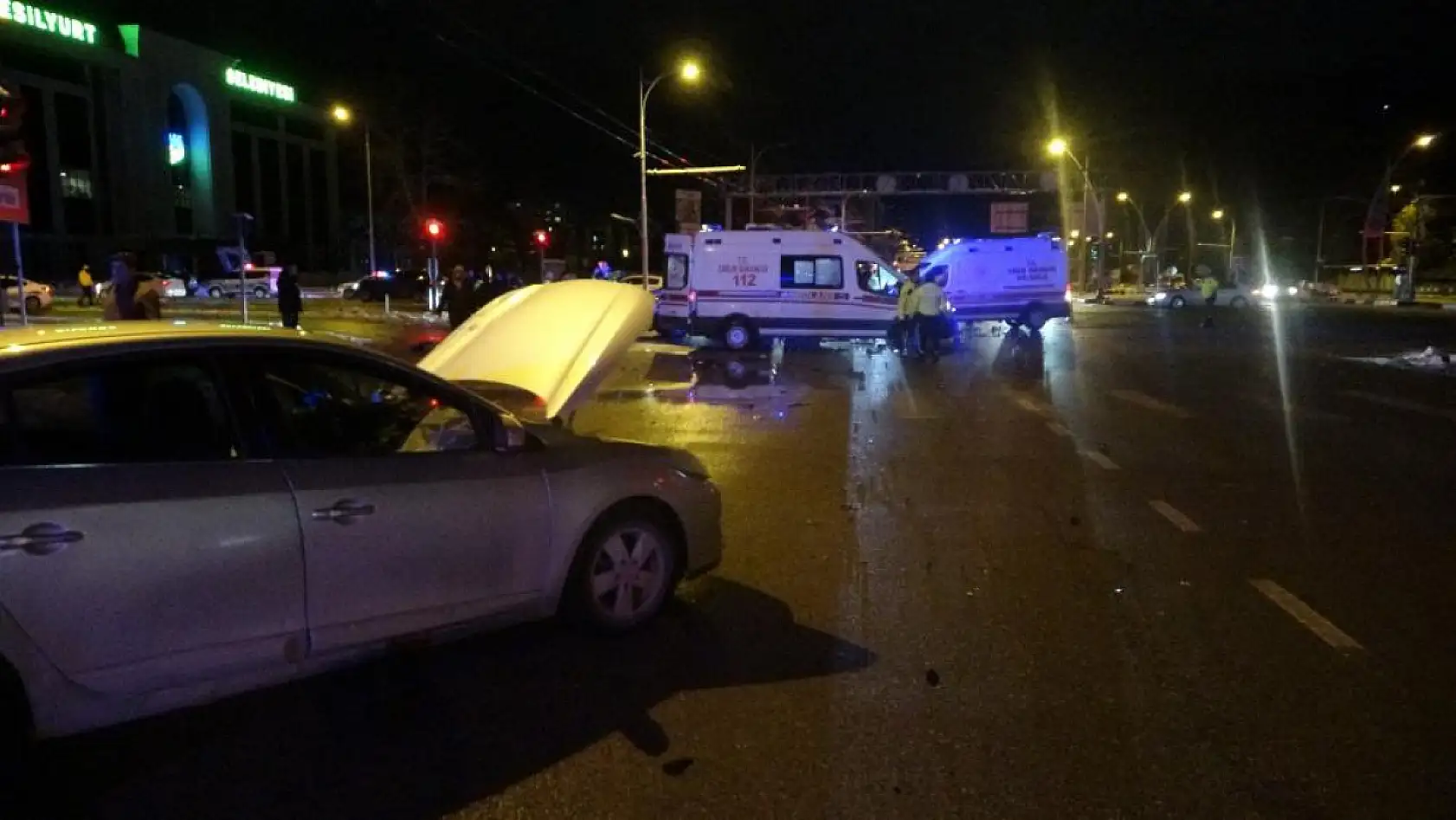 Malatya'da iki araç çarpıştı: 5 yaralı