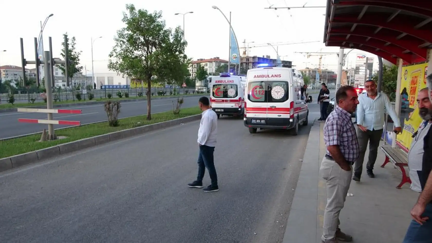Malatya'da otobüste tartışan 2 kadın indikleri durakta birbirlerini bıçakla yaraladı