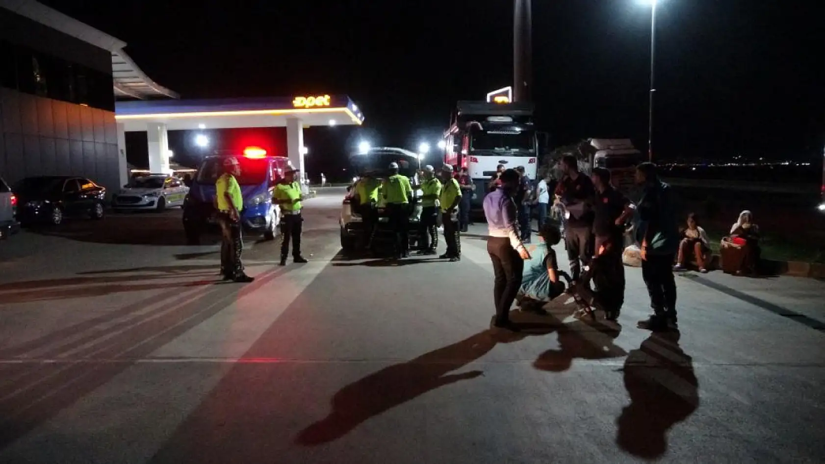 Malatya'da kontrolden çıkan yolcu otobüsü oto yıkamaya daldı: 8 yaralı