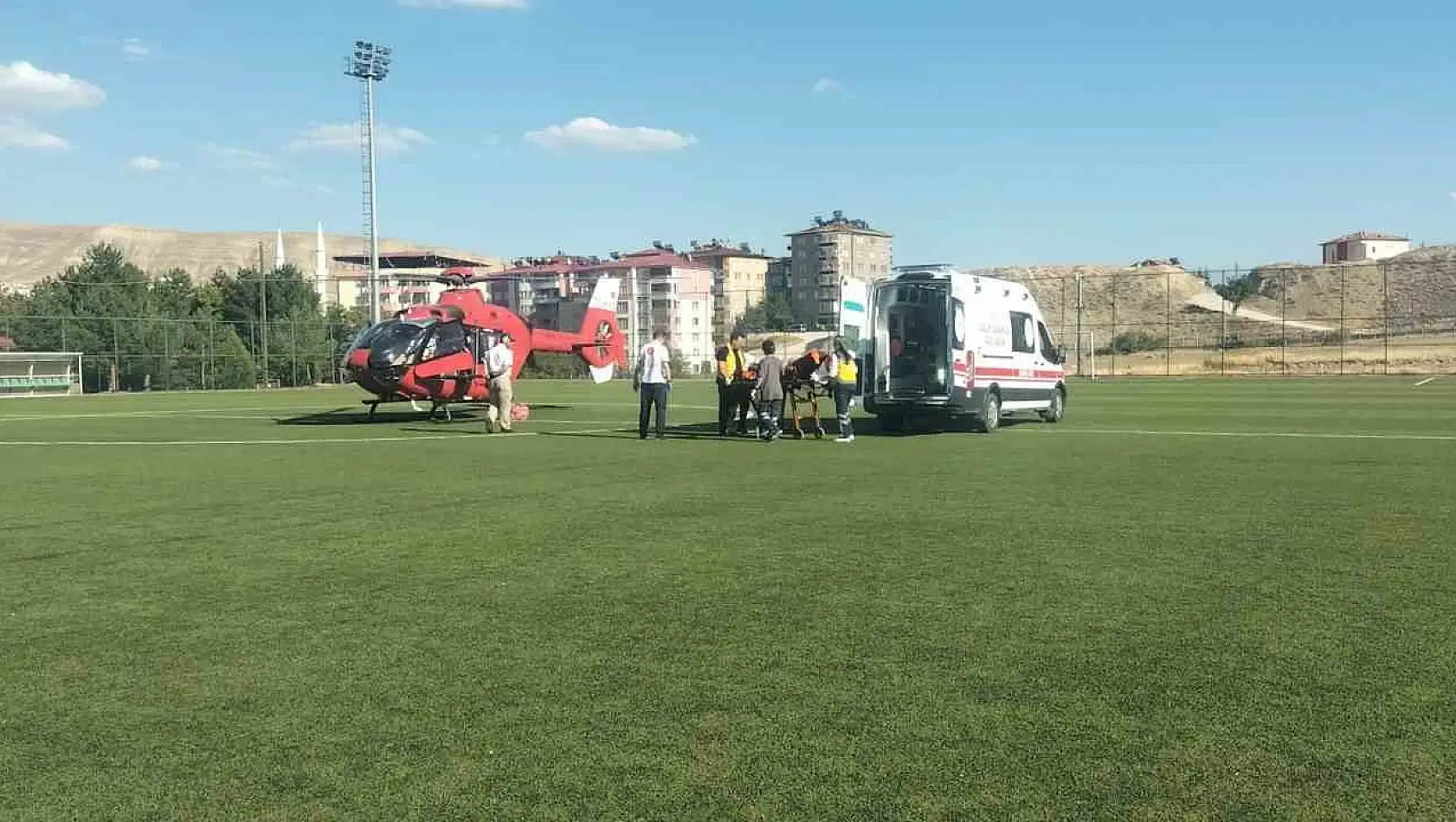 Ambulans helikopter kalp krizi geçiren hasta için havalandı