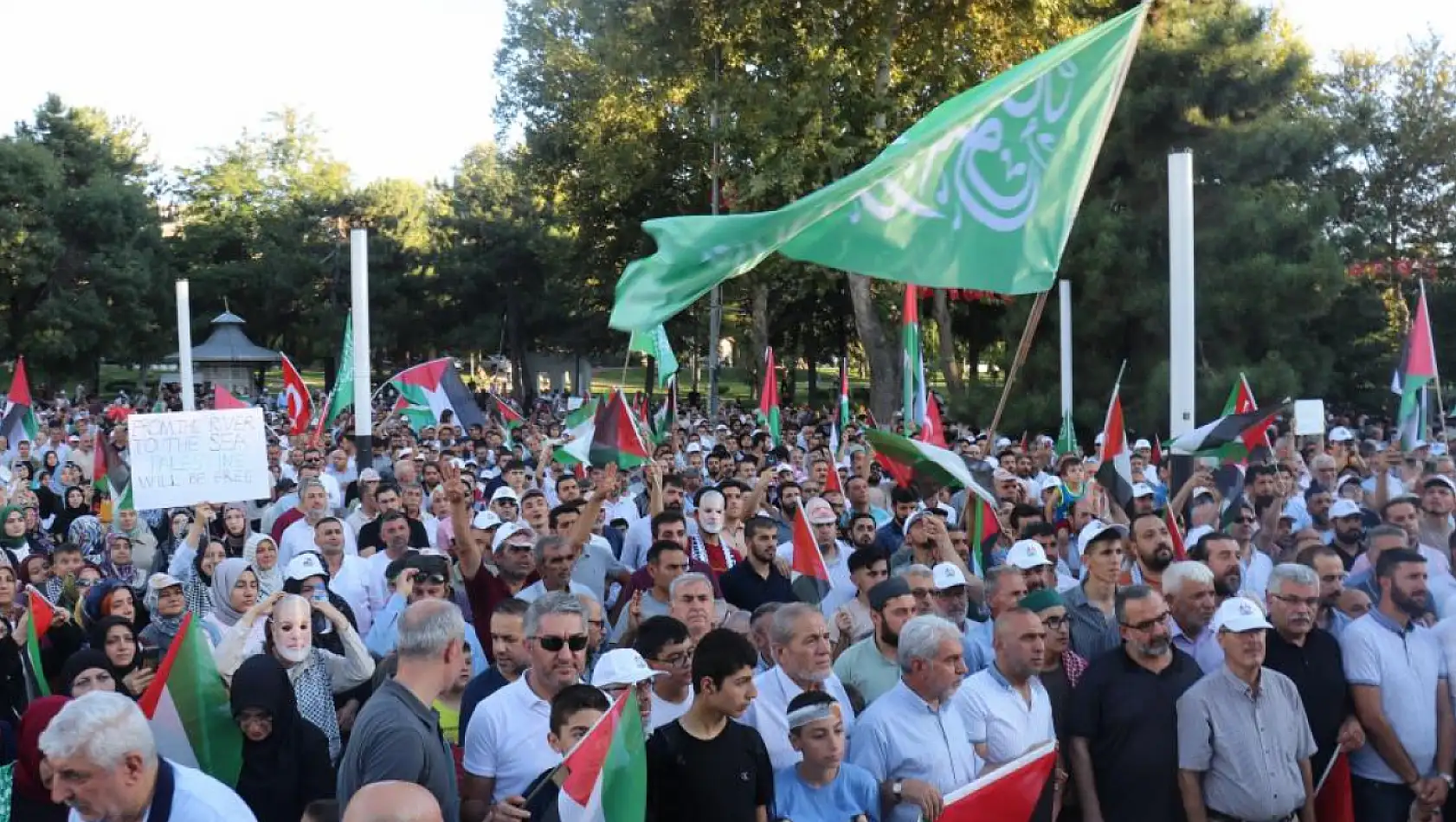 Malatya'da Filistin ve Haniye için yürüyüş