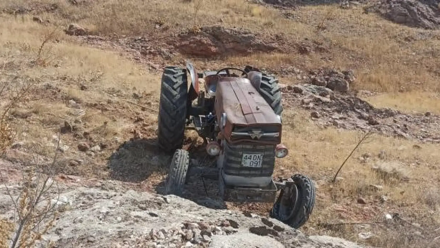 Malatya'da Şarampole devrilen traktörün  sürücüsü öldü