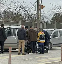 Direksiyon Başında Rahatsızlanan Sürücü Kaldırıma Çarptı