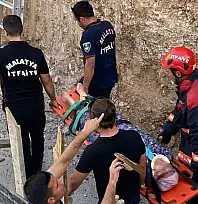 Malatya'da dengesini kaybederek inşaat alanına düşen şahıs kurtarıldı