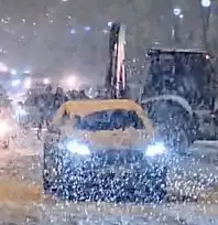 Malatya'da kar yağışı etkisini artırdı, araçlar yollarda kaldı