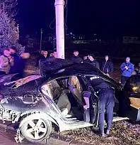 Malatya–Elazığ karayolunda otomobil Trambüs direğine çarptı: 1 yaralı