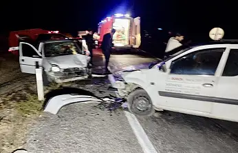 Arguvan Yolunda Kafa Kafaya Çarpışma: 2 Yaralı