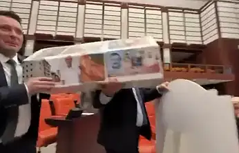 CHP'li Ağbaba'nın Tabutlu Protesto Girişimi Genel Kurulda Gerilime Neden Oldu