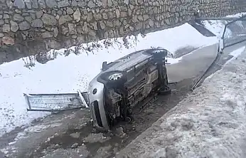 Gedik'te Yoldan Çıkan Otomobil Sulama Kanalına Uçtu