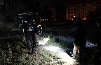 Hırsızlık zanlıları kaçarken silahla işçiyi yaraladı