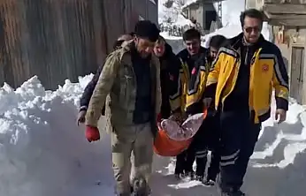 Kardan Kapanan Yolda Hasta Kurtarıldı