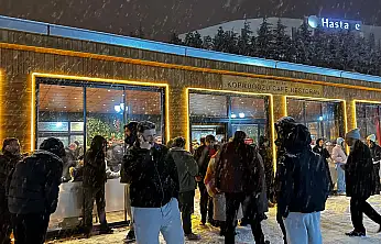 Mahsur kalan 700 kişi okul yurtlarına yerleştirildi