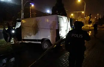 Malatya'da aydınlatma direğine çarpan minibüs sürücüsü hayatını kaybetti