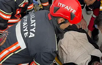 Malatya'da kamyonet ile kamyon çarpıştı: 1 yaralı