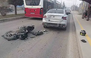 Malatya'da otomobille çarpışan motosikletli yaralandı