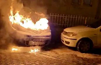 Malatya'da Park Halindeki Araçta Yangın Paniği