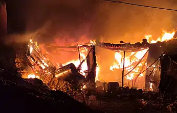 Önce Oğlunun Evi, Şimdi Babasının Evi Yandı