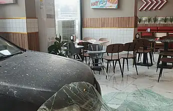 Otomobili ile Dönerciye geldi