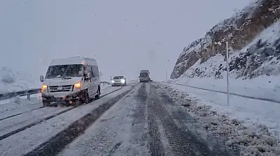 Malatya-Pütürge Yolunda Kar Yağışı sürücülere zor anlar yaşatıyor