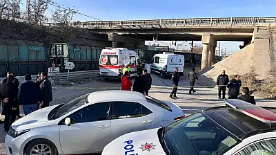 Trenin Çarptığı Lise Öğrencisi Hayatını Kaybetti