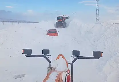 Darende'de Kar Altında Kalan Araçlar Gün Yüzüne Çıktı