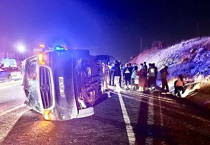 Öğrenci Gezi Minibüsü Devrildi: 1'i Ağır 14 Yaralı