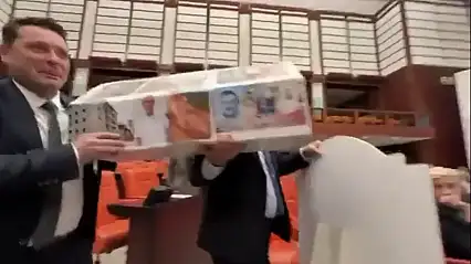 CHP'li Ağbaba'nın Tabutlu Protesto Girişimi Genel Kurulda Gerilime Neden Oldu