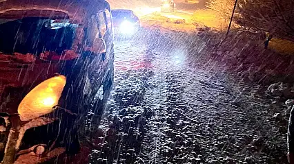 Darende Ayvalı Mevkiinde Kar Yağışı Ulaşımı Olumsuz Etkiledi