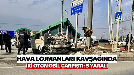 Hava Lojmanları Kavşağında İki Otomobil Çarpıştı: 5 Yaralı