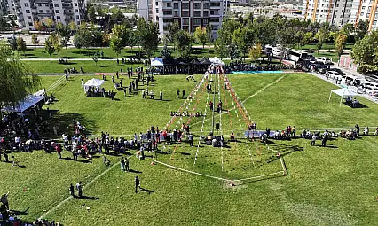 19. Uluslararası Turgut Özal Karakucak Güreşleri coşkulu bir törenle başladı