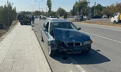 Battalgazi'de Üç Araçlı Trafik Kazası: Biri Ağır Üç Yaralı