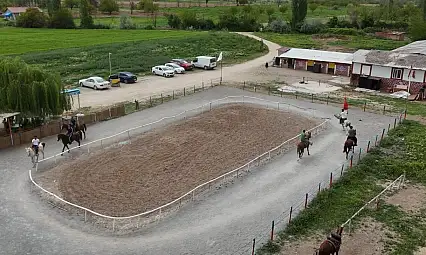 Malatya'da at sevgisi ailece yaşanıyor, tesis yoğun ilgi görüyor
