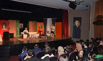 Kalbin Tek Arkadaşı' adlı tiyatro oyunu seyircilerle buluştu