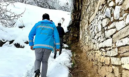 Malatya'da karlı yollar yaşlı kadın için aşıldı