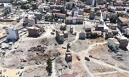 Malatya'da ticaretin merkezi konumundaki mahalle de yıkımlar hızlandı