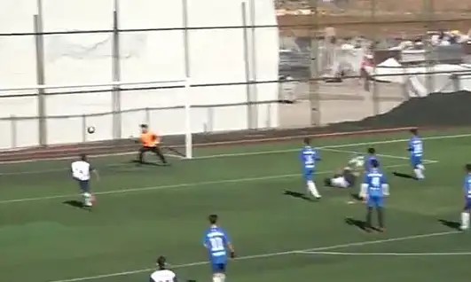 Malatya'da okul sporları futbol müsabakasında ayakta alkışlanan gol