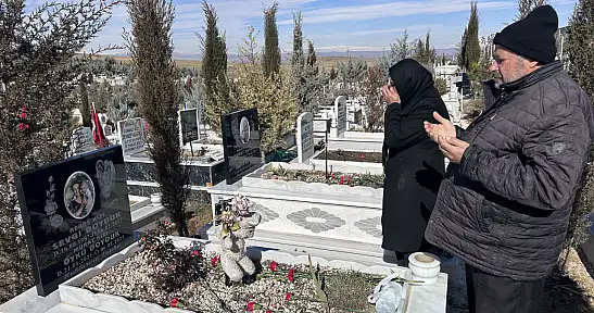 Anne Kızına, Baba Oğluna Sarılı Defnedildi