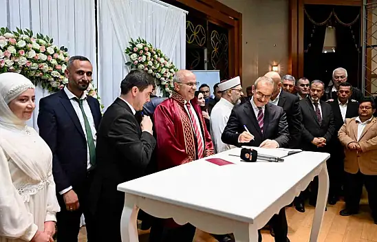 -Malatya'da 100 çift, toplu nikah töreniyle dünyaevine girdi