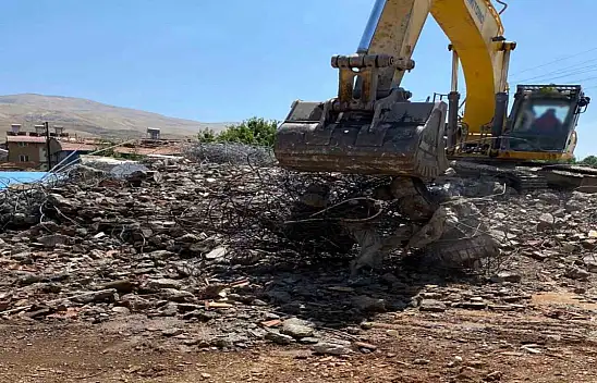 Deprem bölgesi Malatya'da yıkım yolsuzluğu: 5 tutuklama