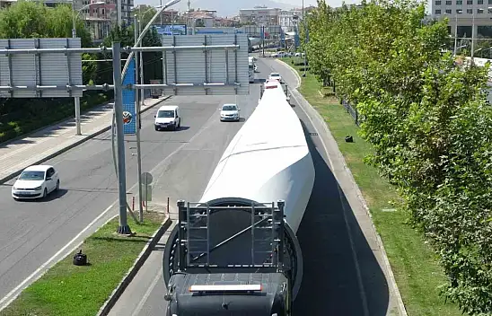 Malatya'da dev rüzgar gülü türbinleri böyle taşındı