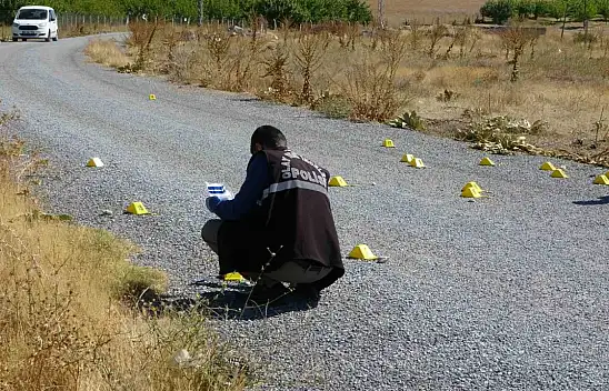 Malatya'da İki grubun mezarlıktaki silahlı çatışmasında kurşunlar havada uçuştu