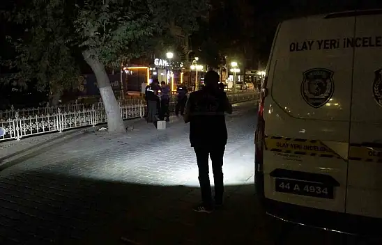 Malatya'da kaldırımda yürürken topuğundan silahla vuruldu