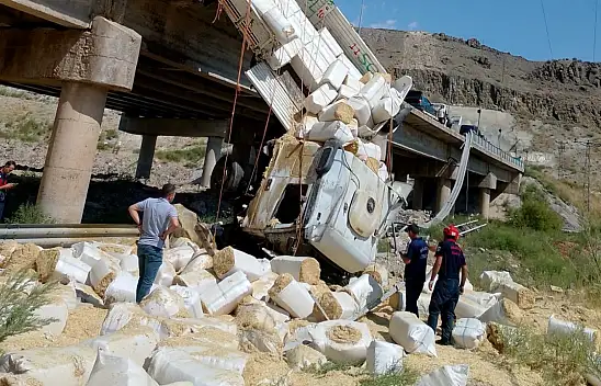 Malatya'da tır viyadük'ten uçtu bir ölü