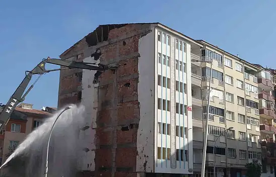 Malatya'da ağır hasarlı binaların yıkımlarında sona doğru
