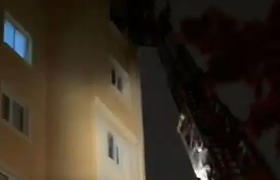 Malatya'da apartman yangını: Hamile kadın ve eşi hastaneye kaldırıldı