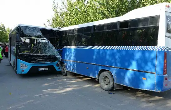 Malatya'da belediye otobüsü ile öğrenci servisi çarpıştı: 25 yaralı