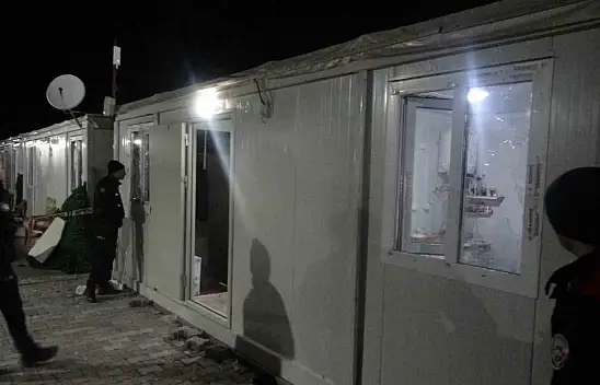 Malatya'da bıçaklı saldırıya uğrayan polis memuru yaralandı