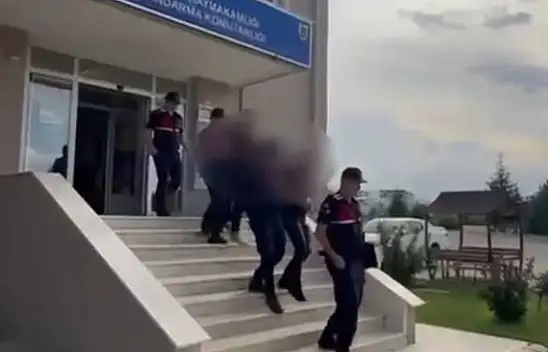 Müteahhit Maski Çalışanını bıçakladı