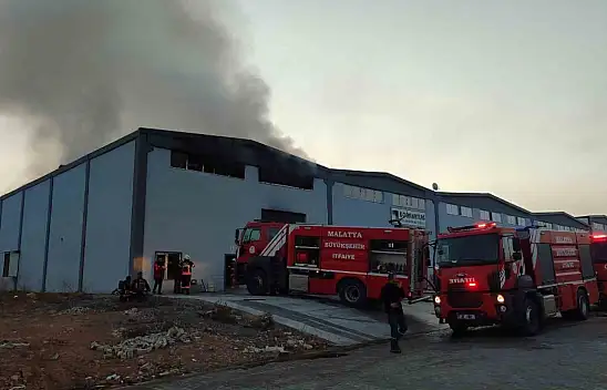 Malatya'da çıkan yangında fabrikada büyük hasar oluştu