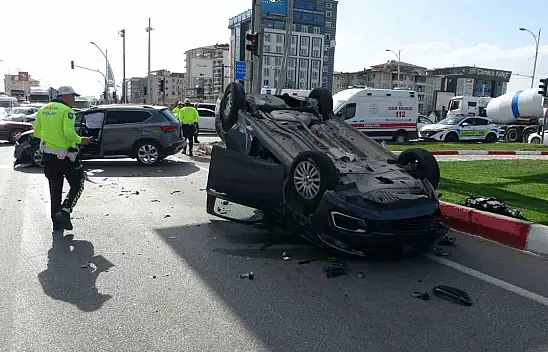 Malatya'da cip ile çarpışan otomobil ters döndü: 2 yaralı